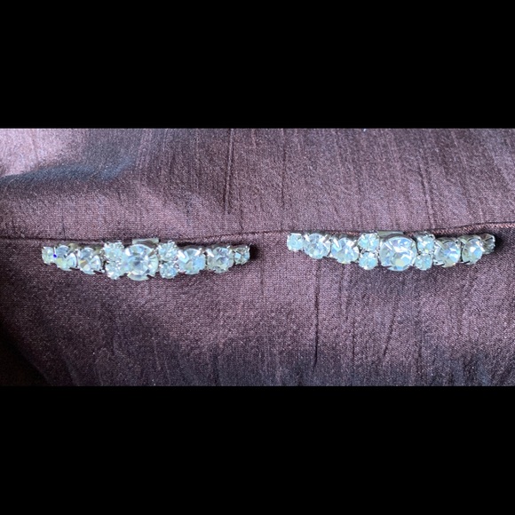 Vintage Jewelry - Vintage 2” curved rhinestone shoe clips. ❣️